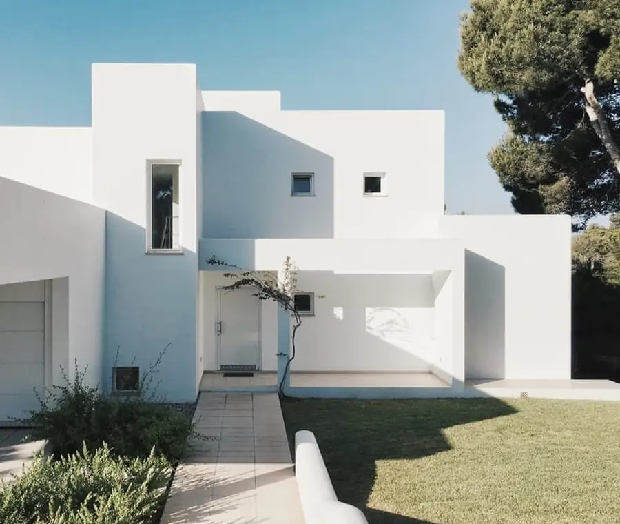 Pareja analizando su inversión inmobiliaria