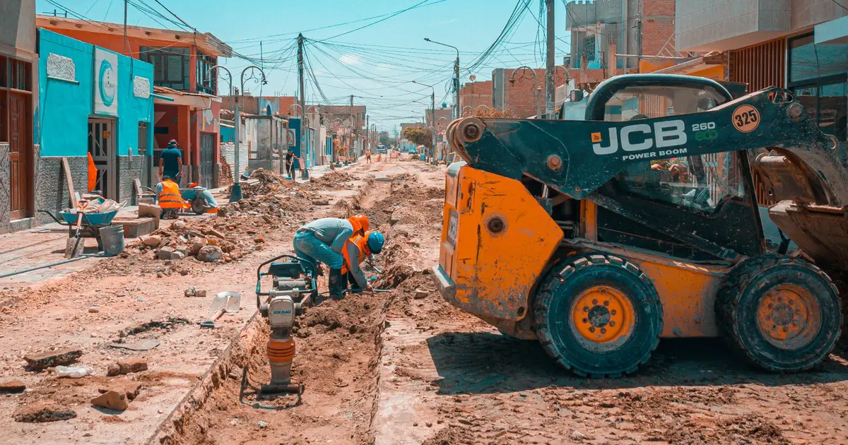 Obras viales en una calle de la ciudad — contribución de valorización en Bogotá 2026