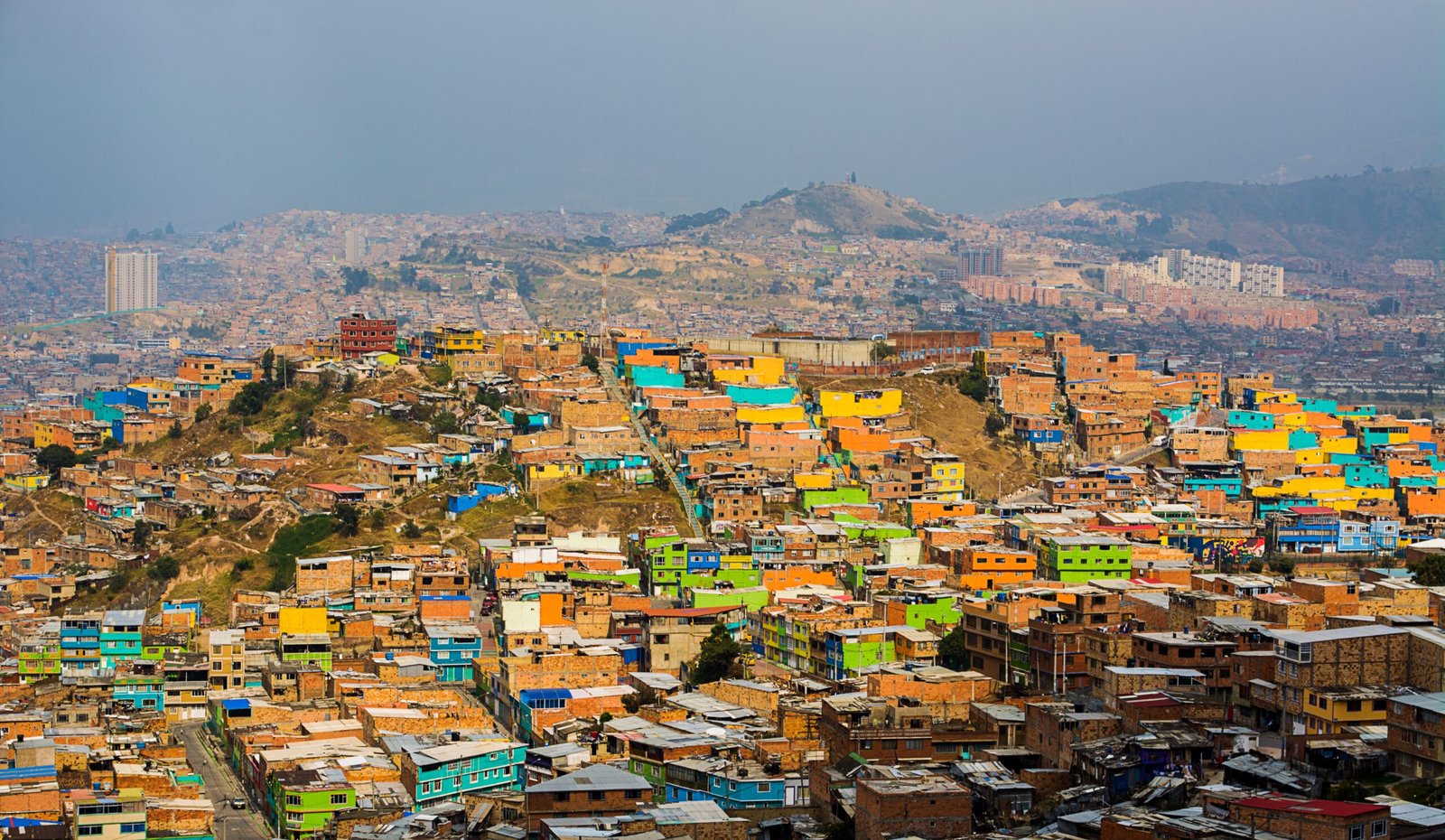 Precio metro cuadrado 2026, Mercado inmobiliario Bogotá, Valorización Medellín, Invertir en Cali, Vivienda usada Colombia, Déficit vivienda nueva, Análisis finca raíz, Rentabilidad inmobiliaria.
